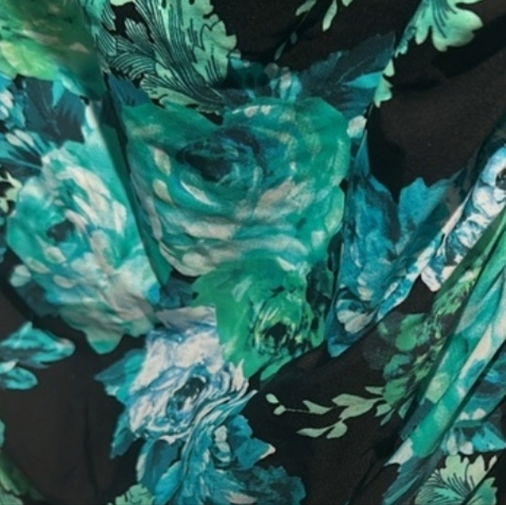 NWT Seekers Essential One Piece Swimsuit with Bra Front and adjustable straps.